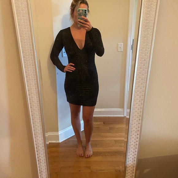 ARDEN B Black Deep V Mini Dress with Long Sleeves - Picture 3 of 4